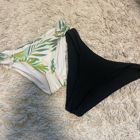 Bathing Suit Bundle - 1 top 3 bottoms (will sell separately) - Picture 3 of 3